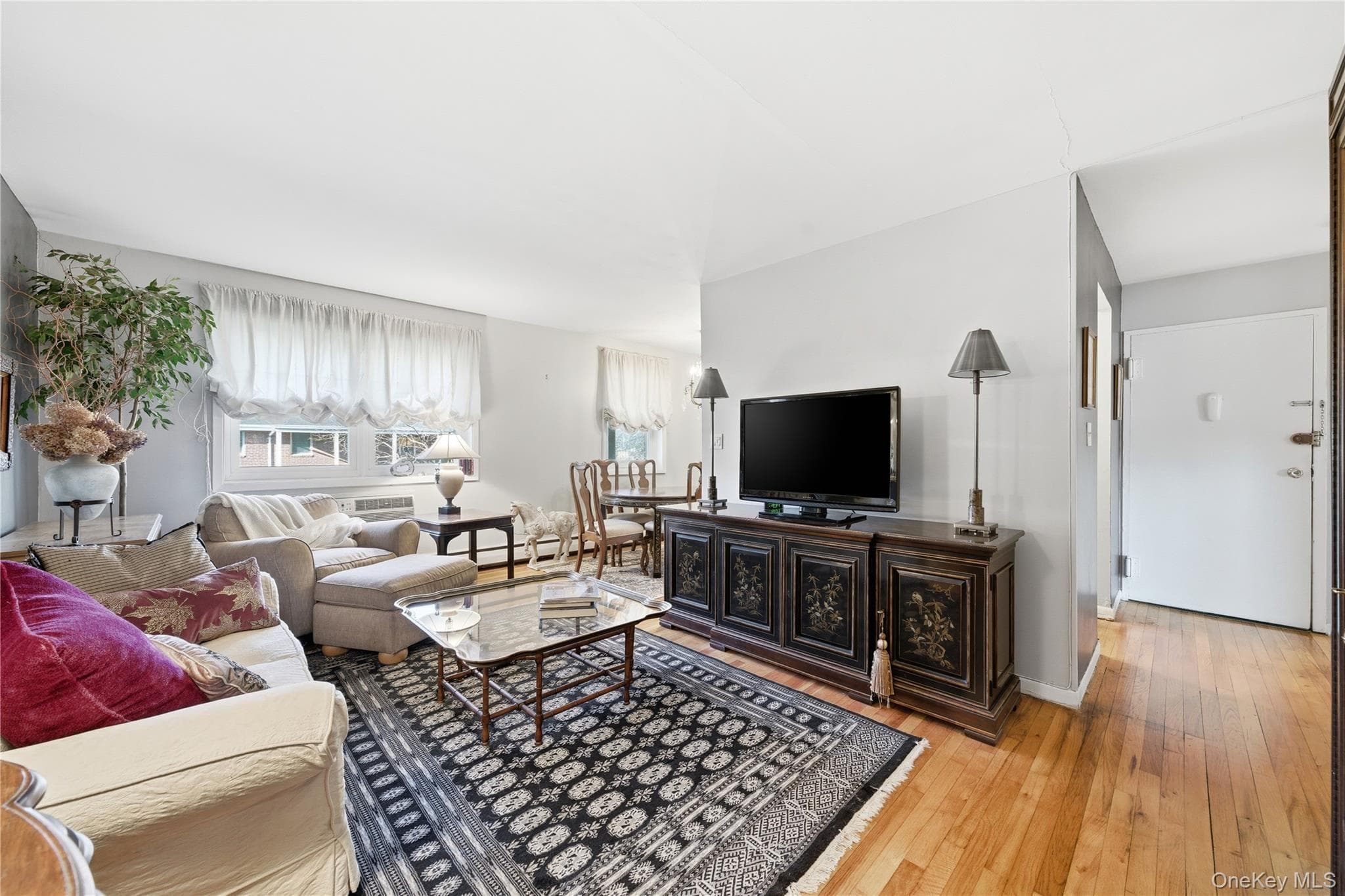 297 Merrick Road Unit: D 1 thumbnail 5