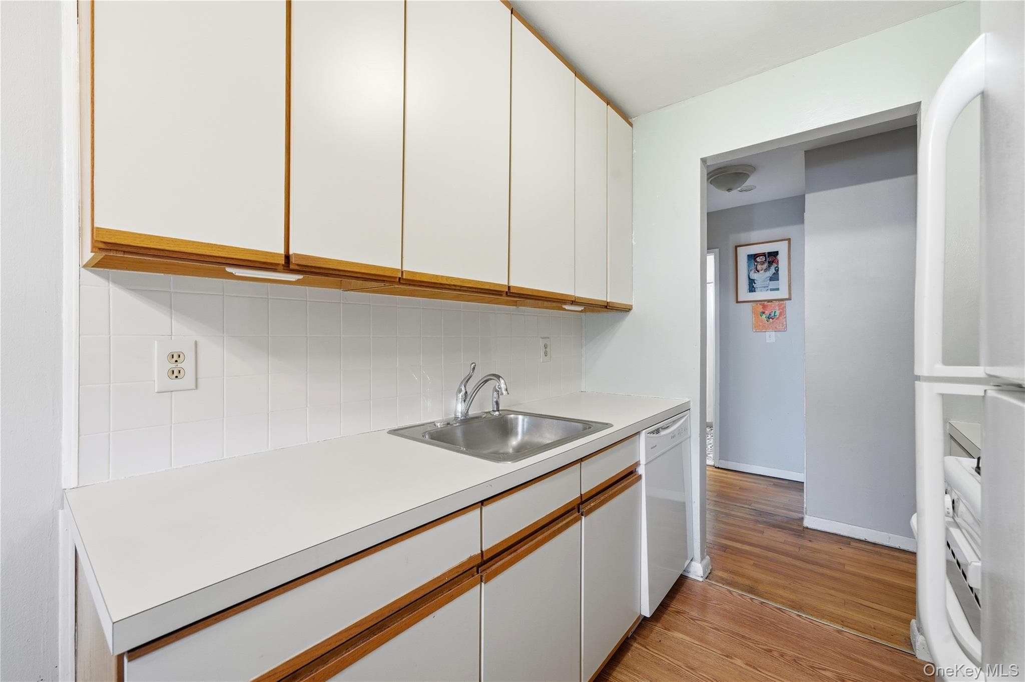 297 Merrick Road Unit: D 1 thumbnail 11