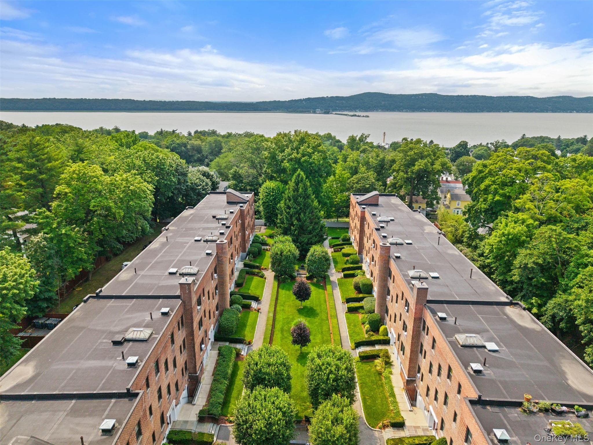 14 S Broadway Unit: 7-2B, Irvington