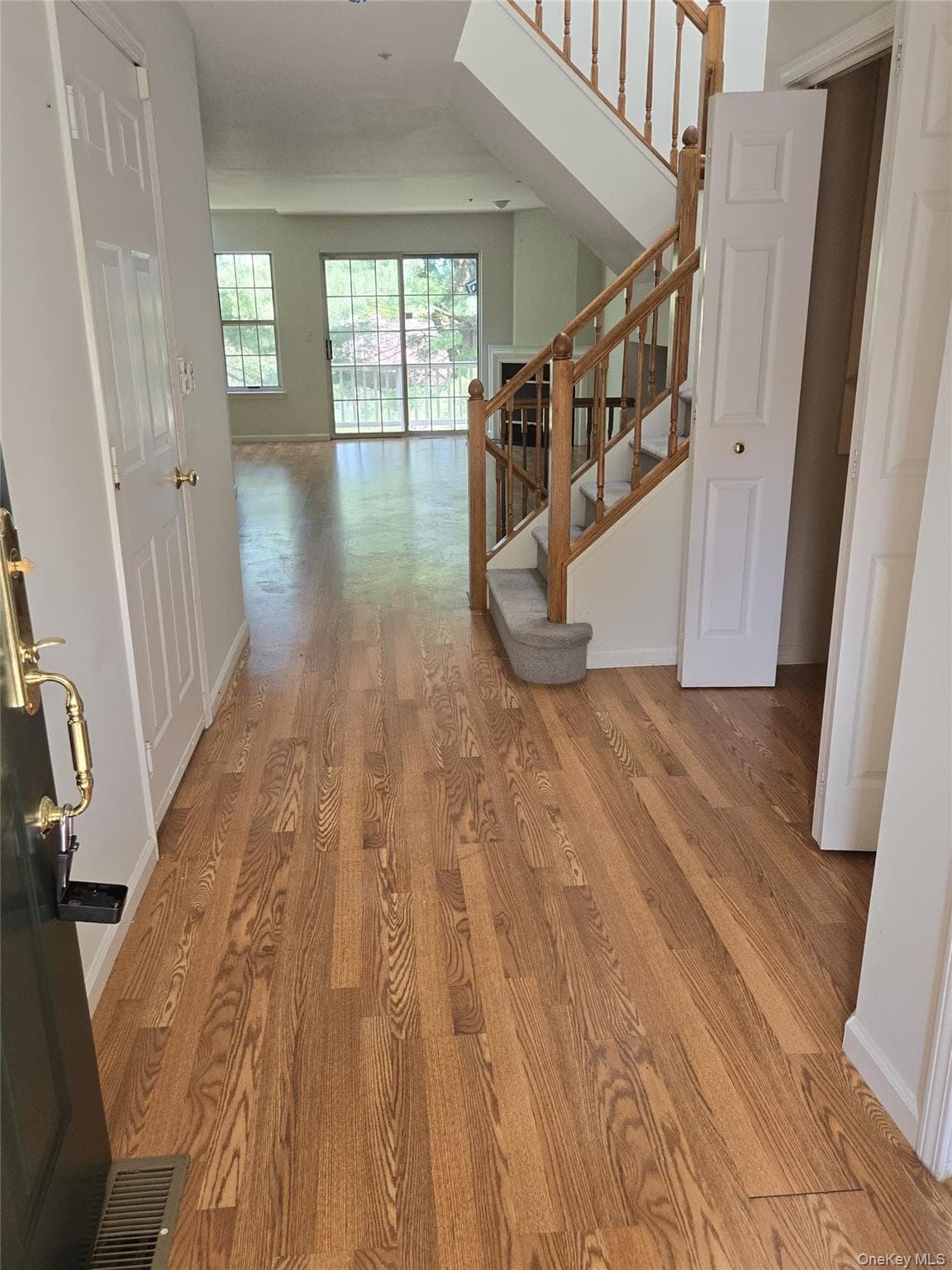 1506 Pondcrest Lane thumbnail 4
