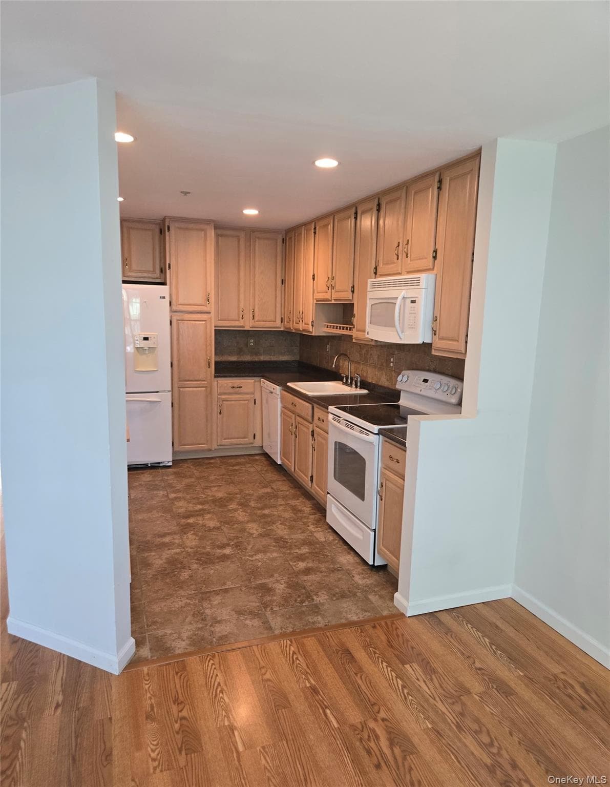 1506 Pondcrest Lane thumbnail 9
