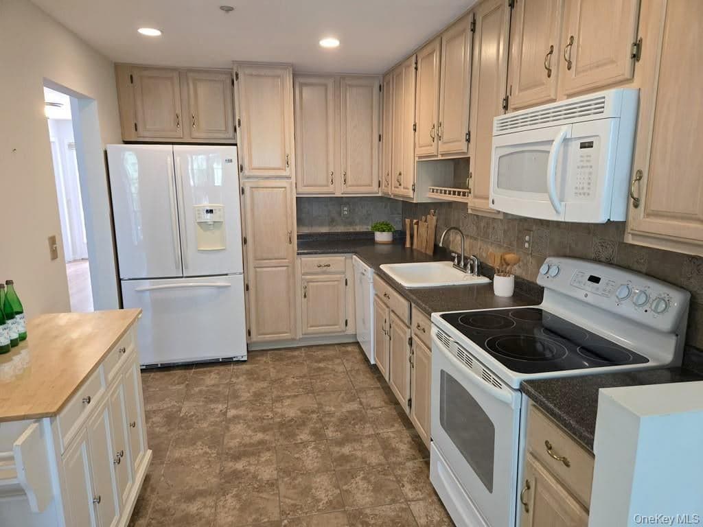 1506 Pondcrest Lane thumbnail 19