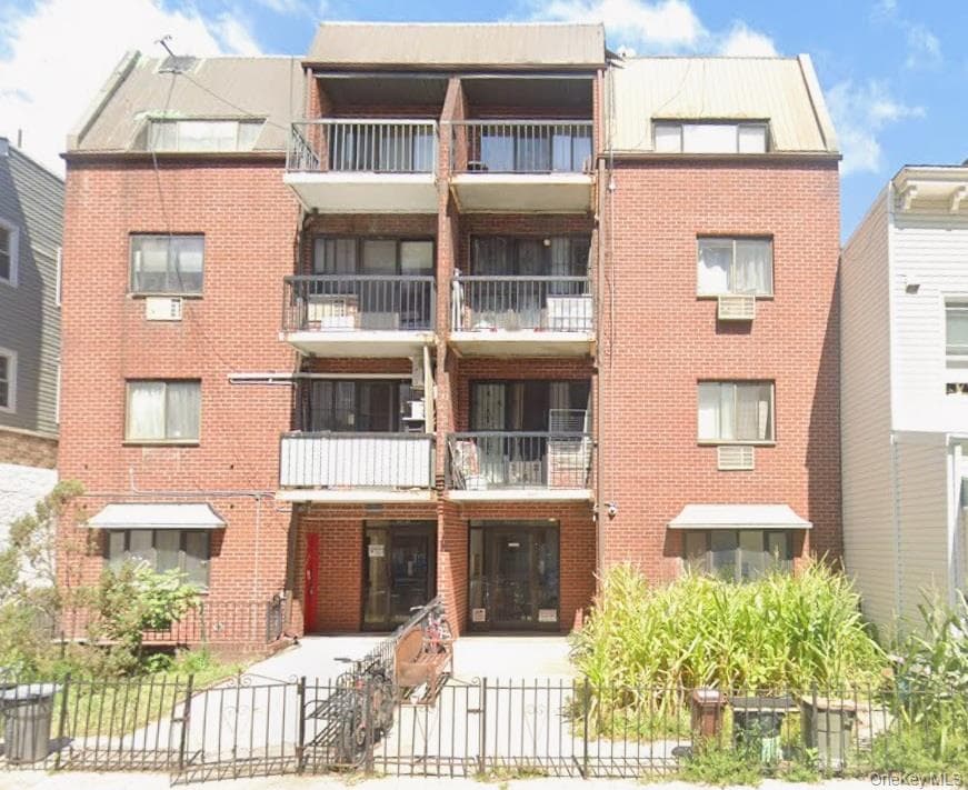 5861 44th Avenue Unit: 1B, Woodside