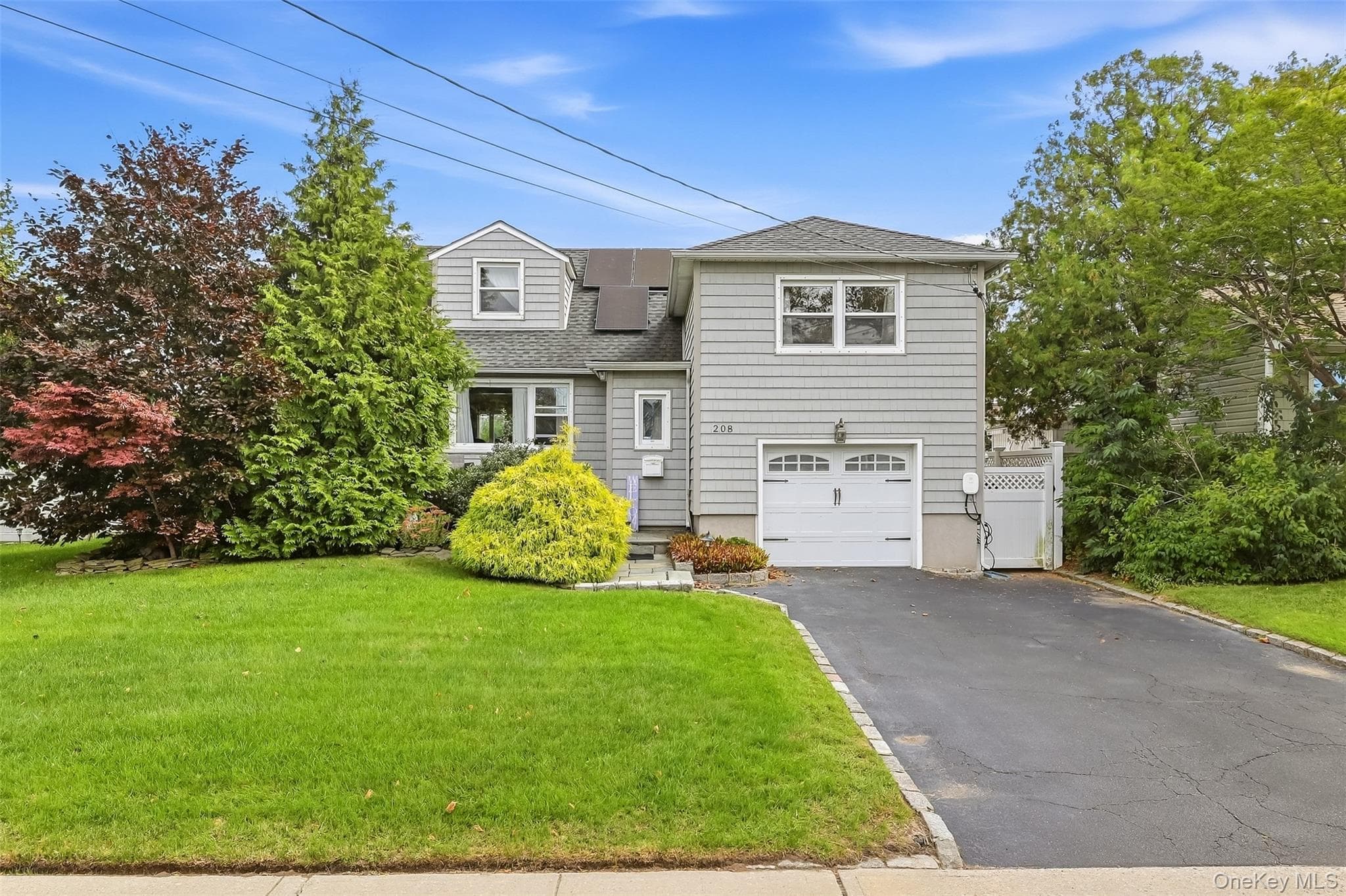 208 Island Parkway photo 1