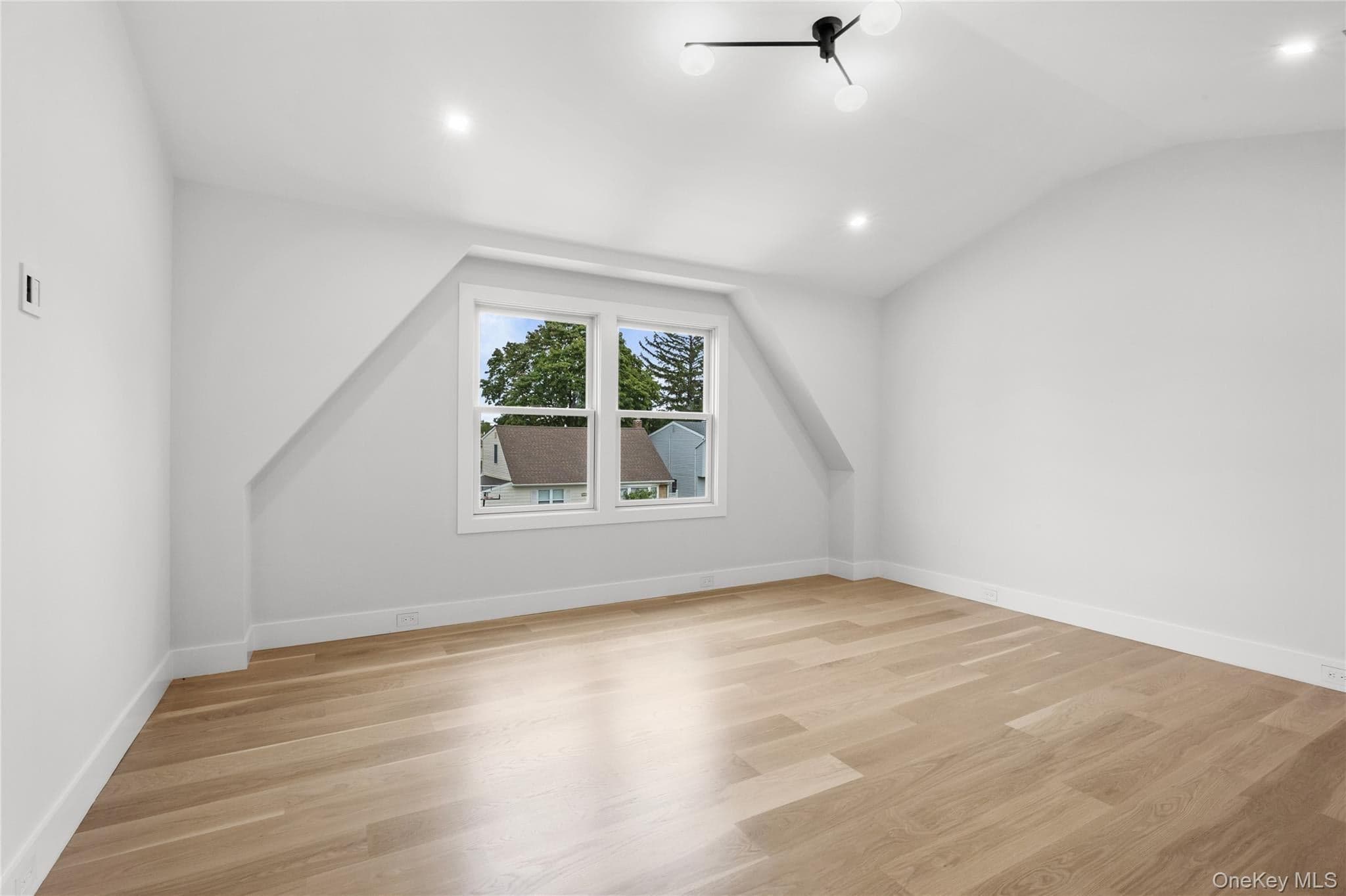 746 Blackstone Avenue thumbnail 31