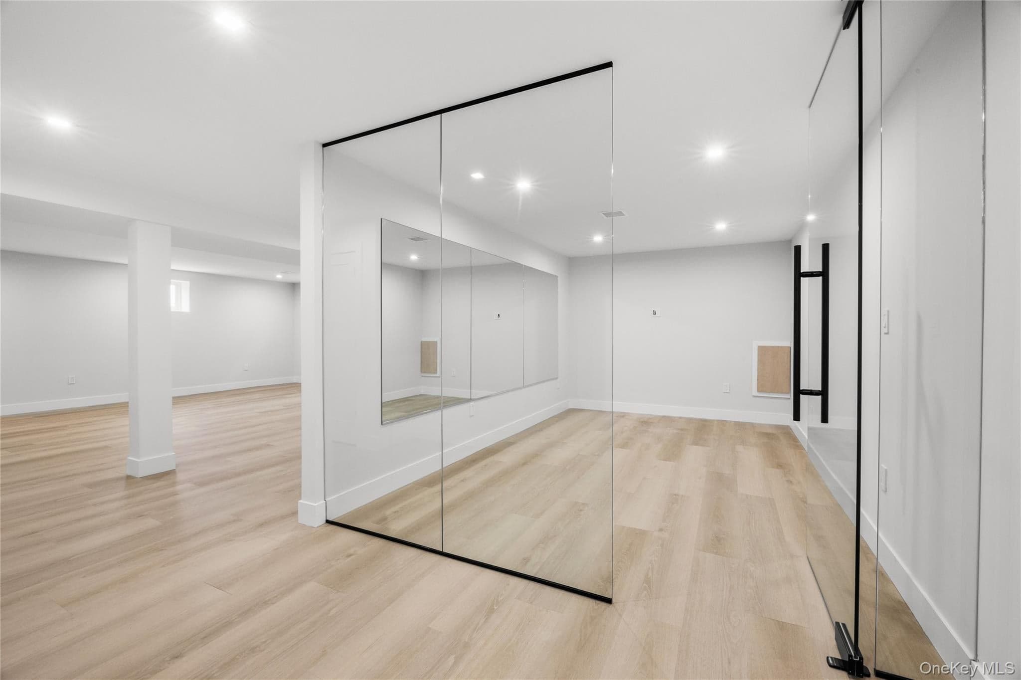 746 Blackstone Avenue thumbnail 33