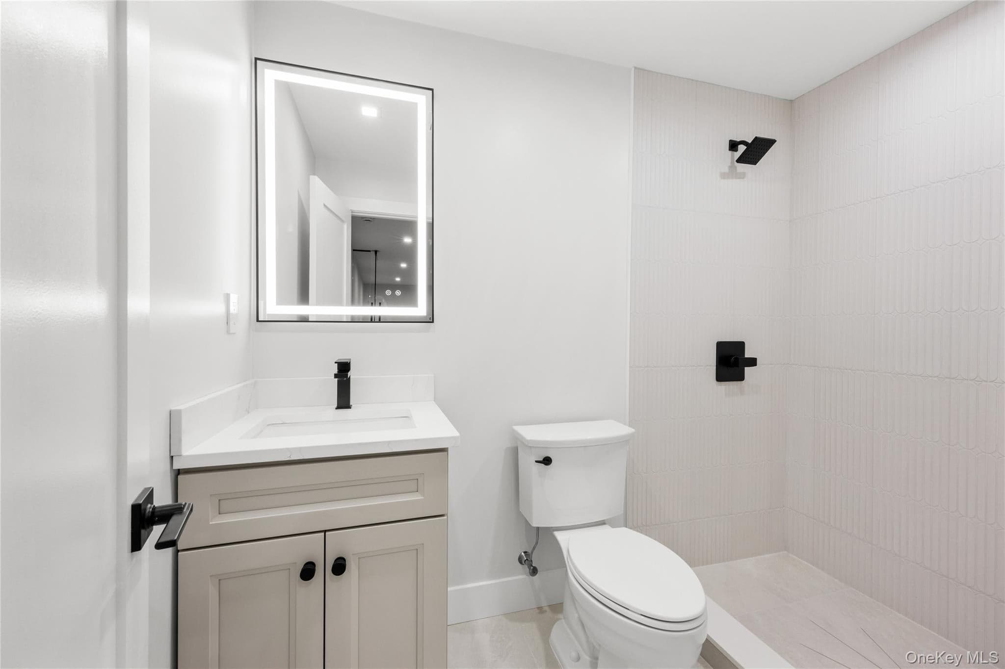 746 Blackstone Avenue thumbnail 34