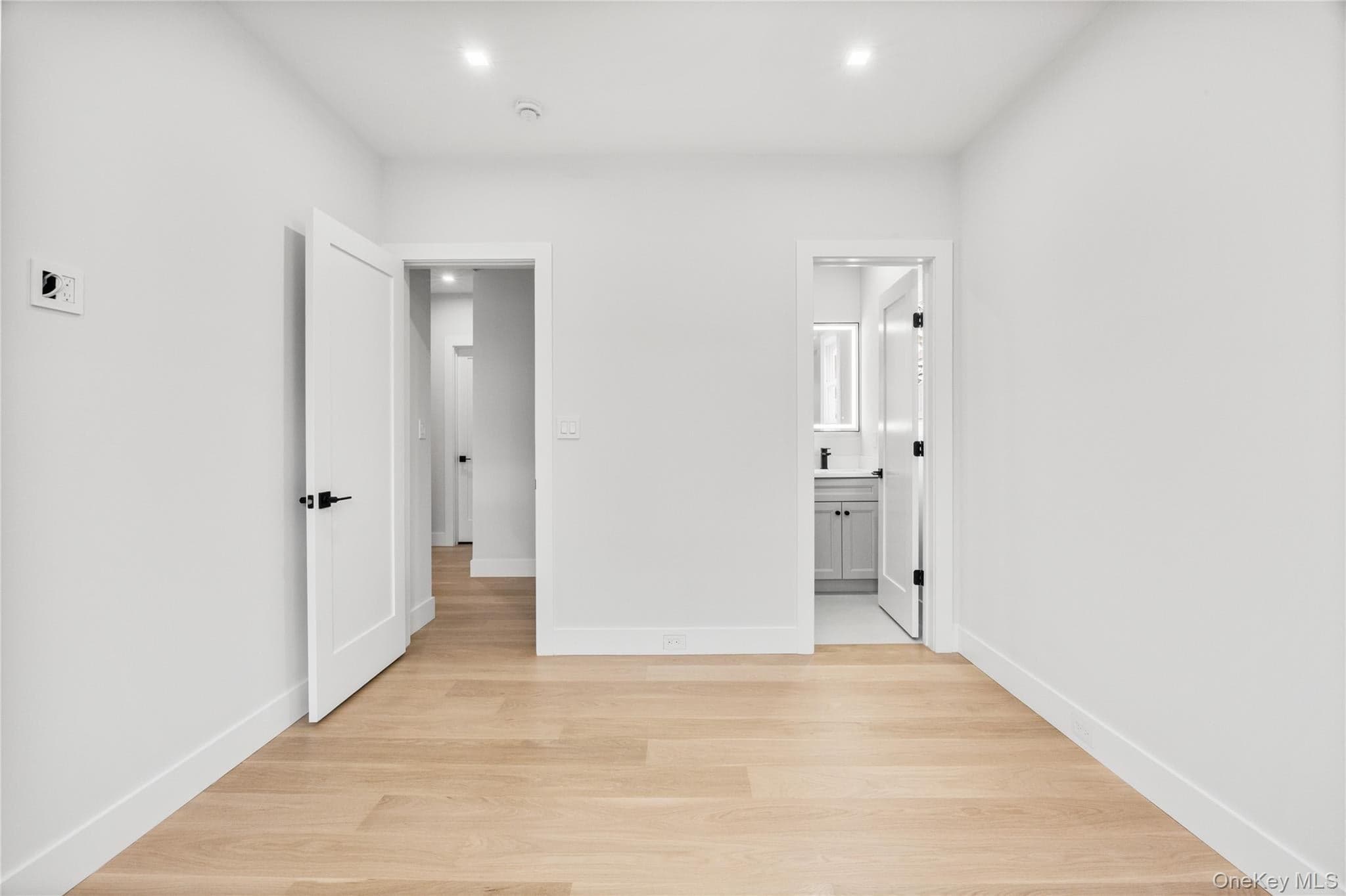 746 Blackstone Avenue thumbnail 18