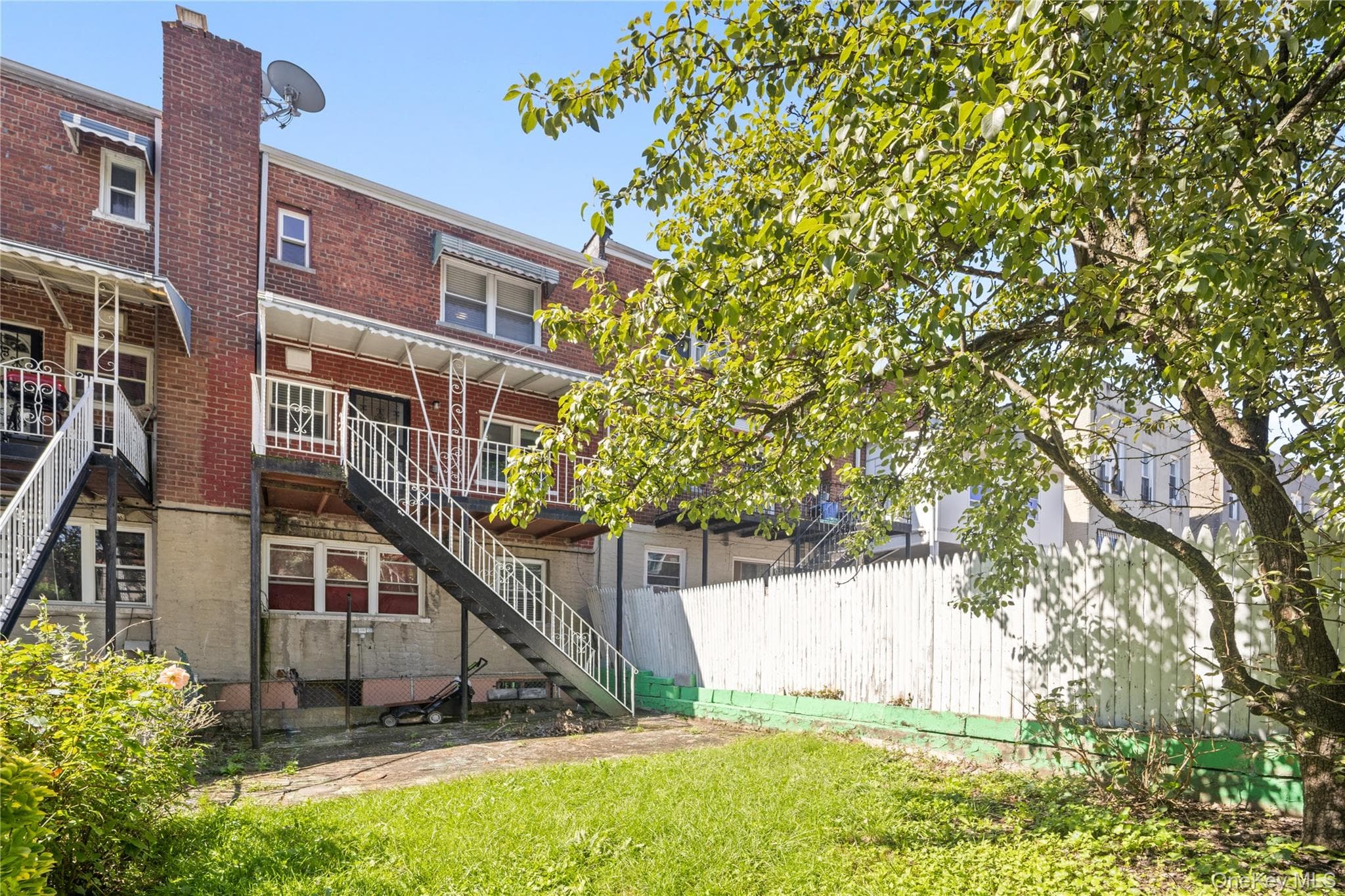 1047 E 217th Street thumbnail 3