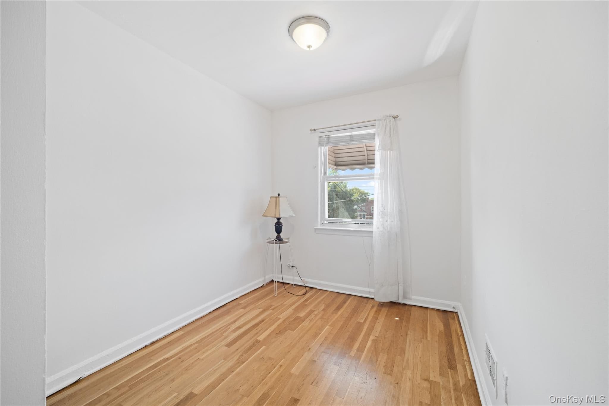 1047 E 217th Street thumbnail 15
