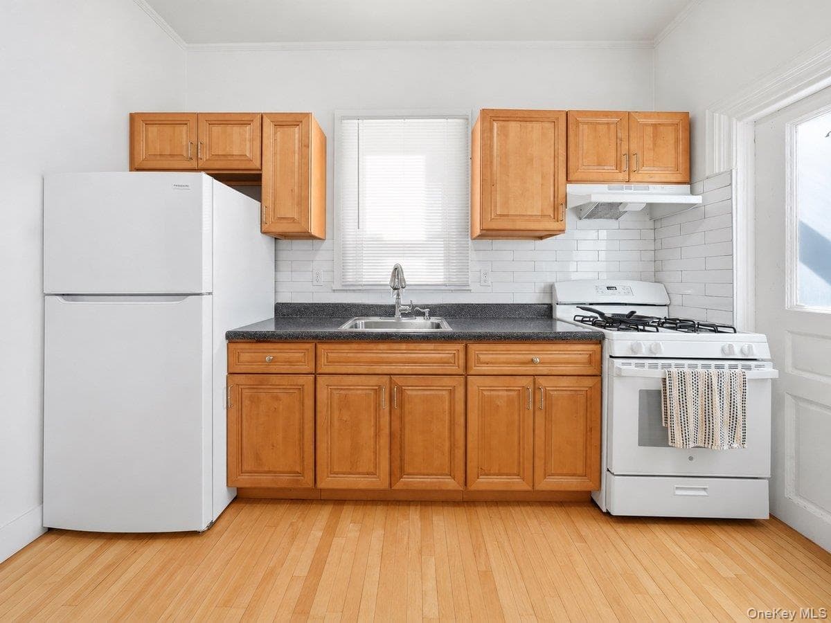 12 Edgewood Avenue thumbnail 4