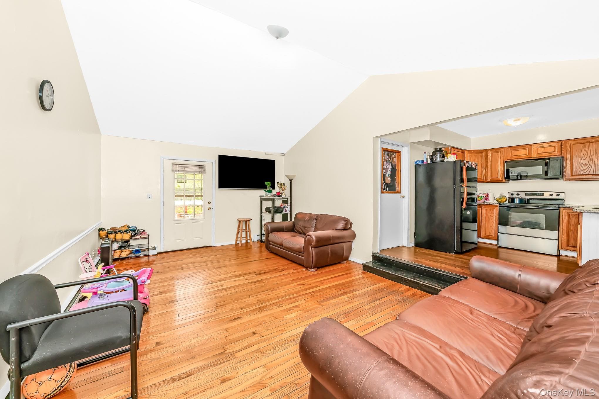 103 Gates Avenue thumbnail 2