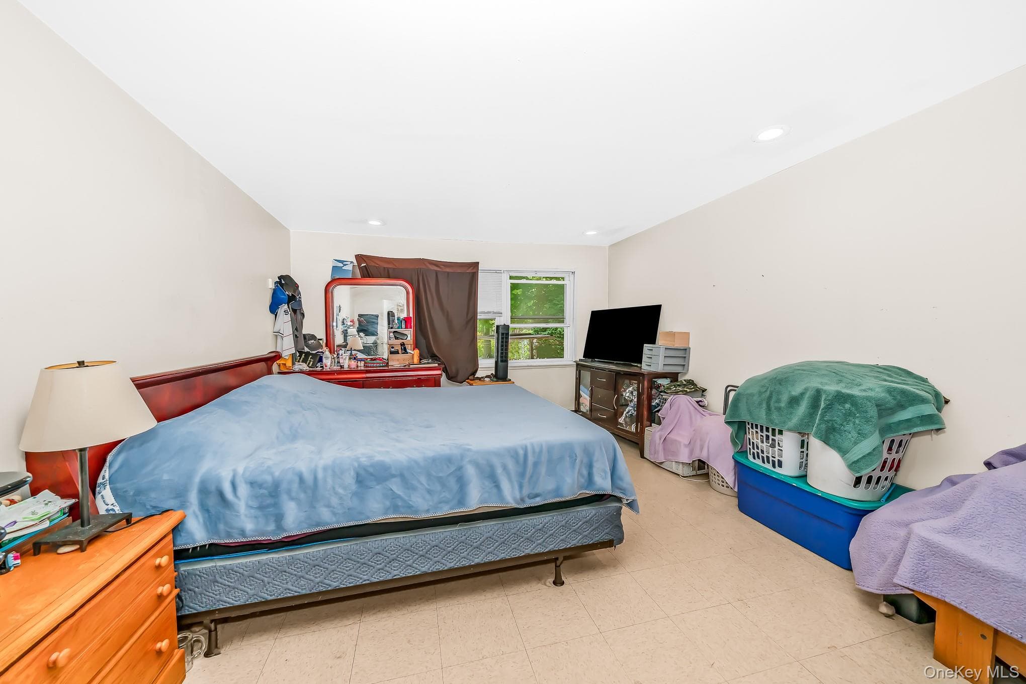 103 Gates Avenue thumbnail 16