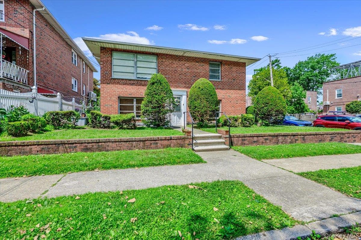 2539 Woodhull Avenue thumbnail 41