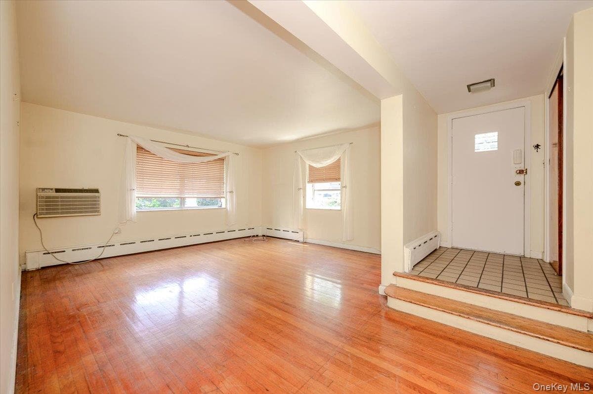 2539 Woodhull Avenue thumbnail 27