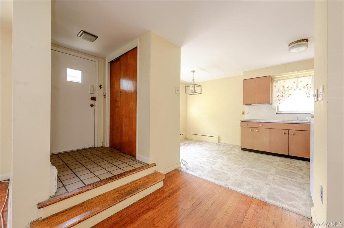 2539 Woodhull Avenue thumbnail 26