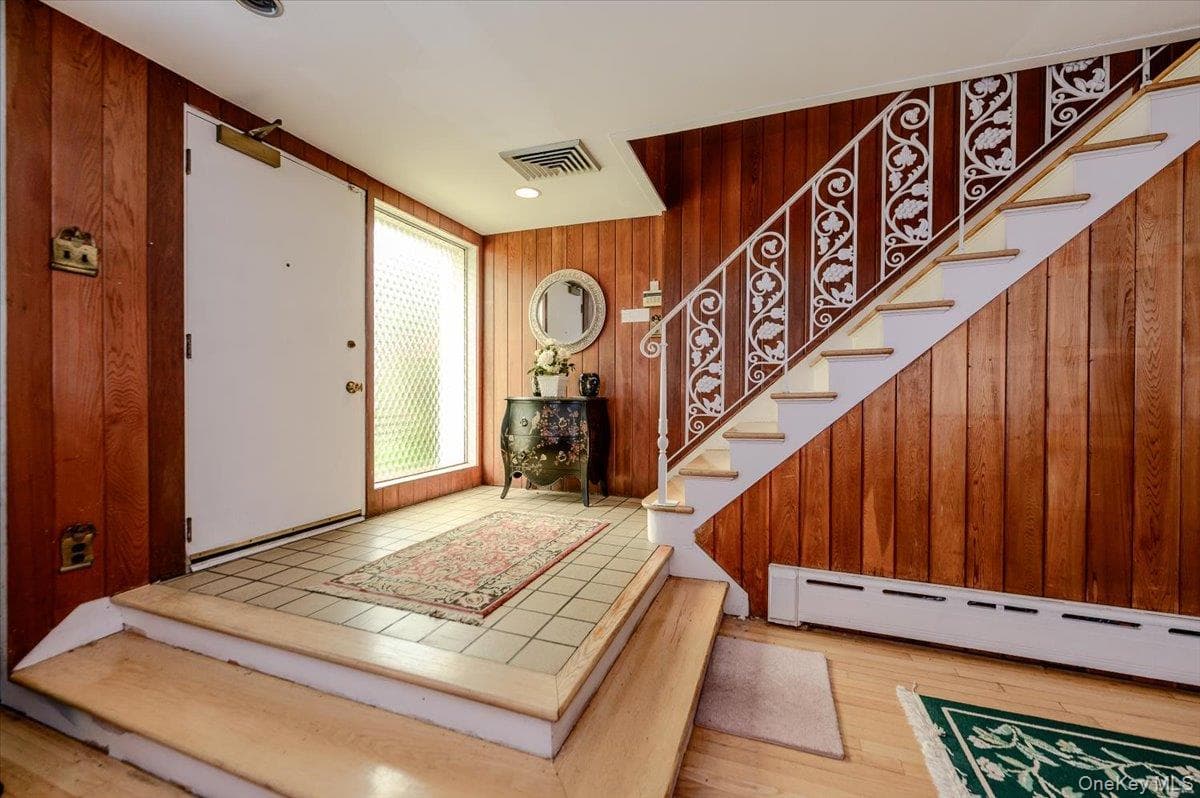 2539 Woodhull Avenue thumbnail 4