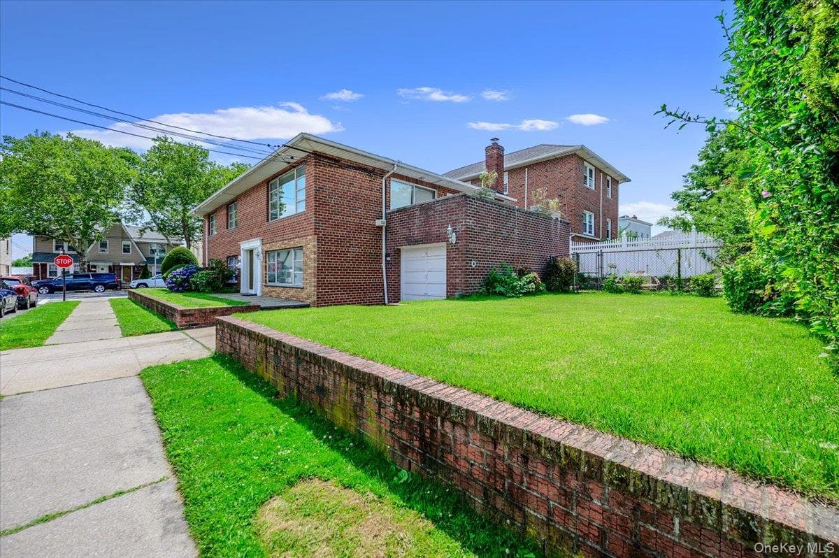2539 Woodhull Avenue thumbnail 39