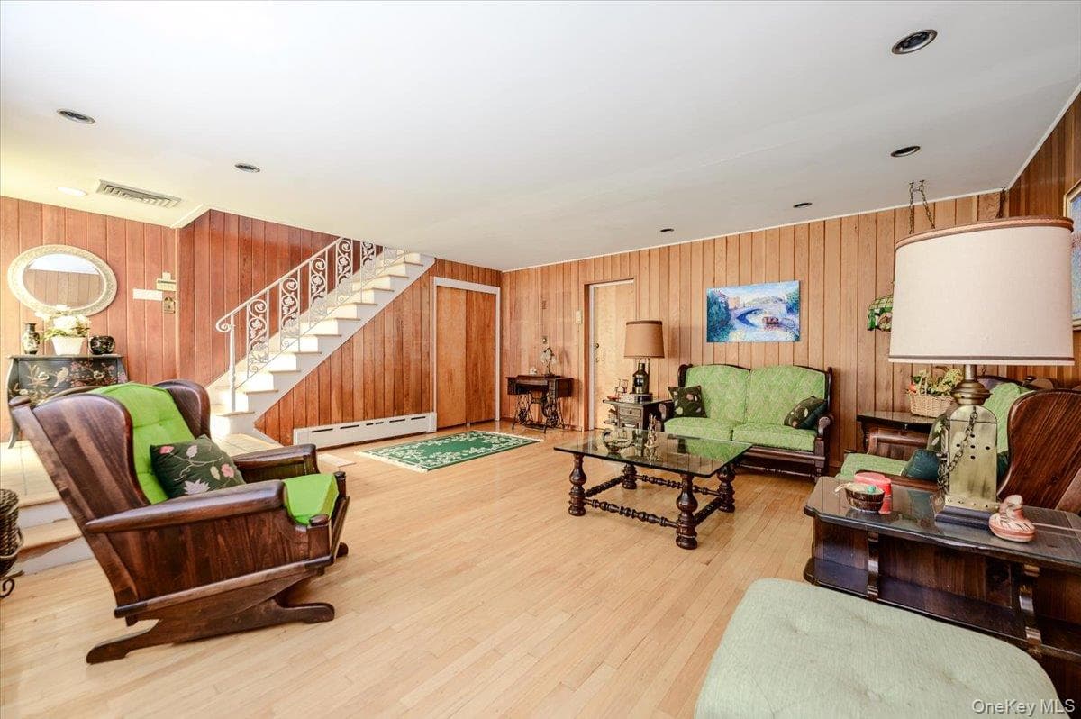 2539 Woodhull Avenue thumbnail 20