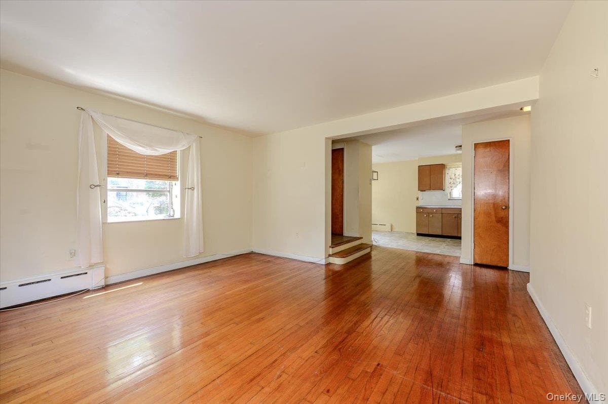 2539 Woodhull Avenue thumbnail 31