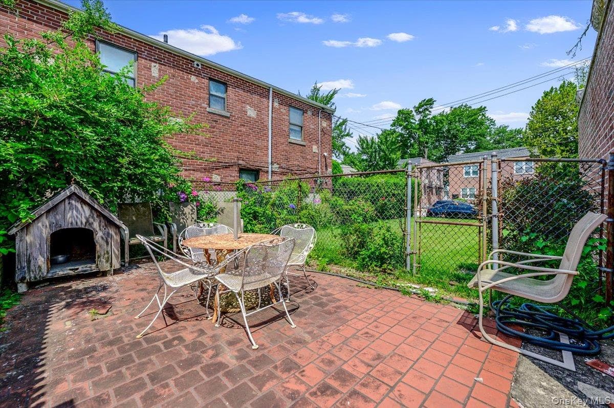 2539 Woodhull Avenue thumbnail 35