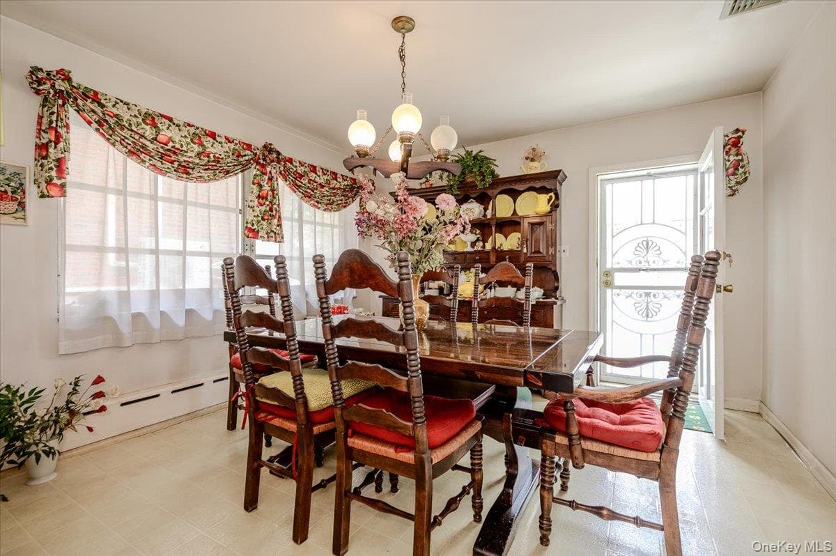 2539 Woodhull Avenue thumbnail 10