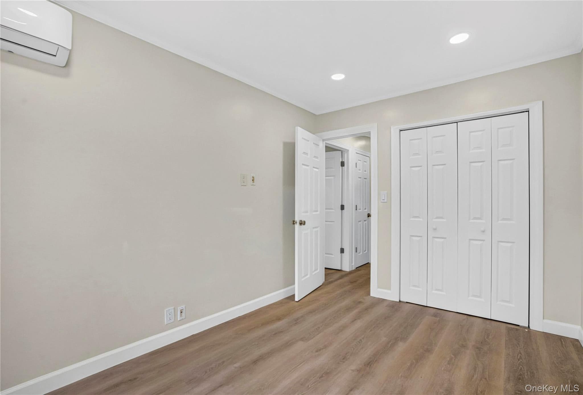 8953 Vanderveer Street thumbnail 9