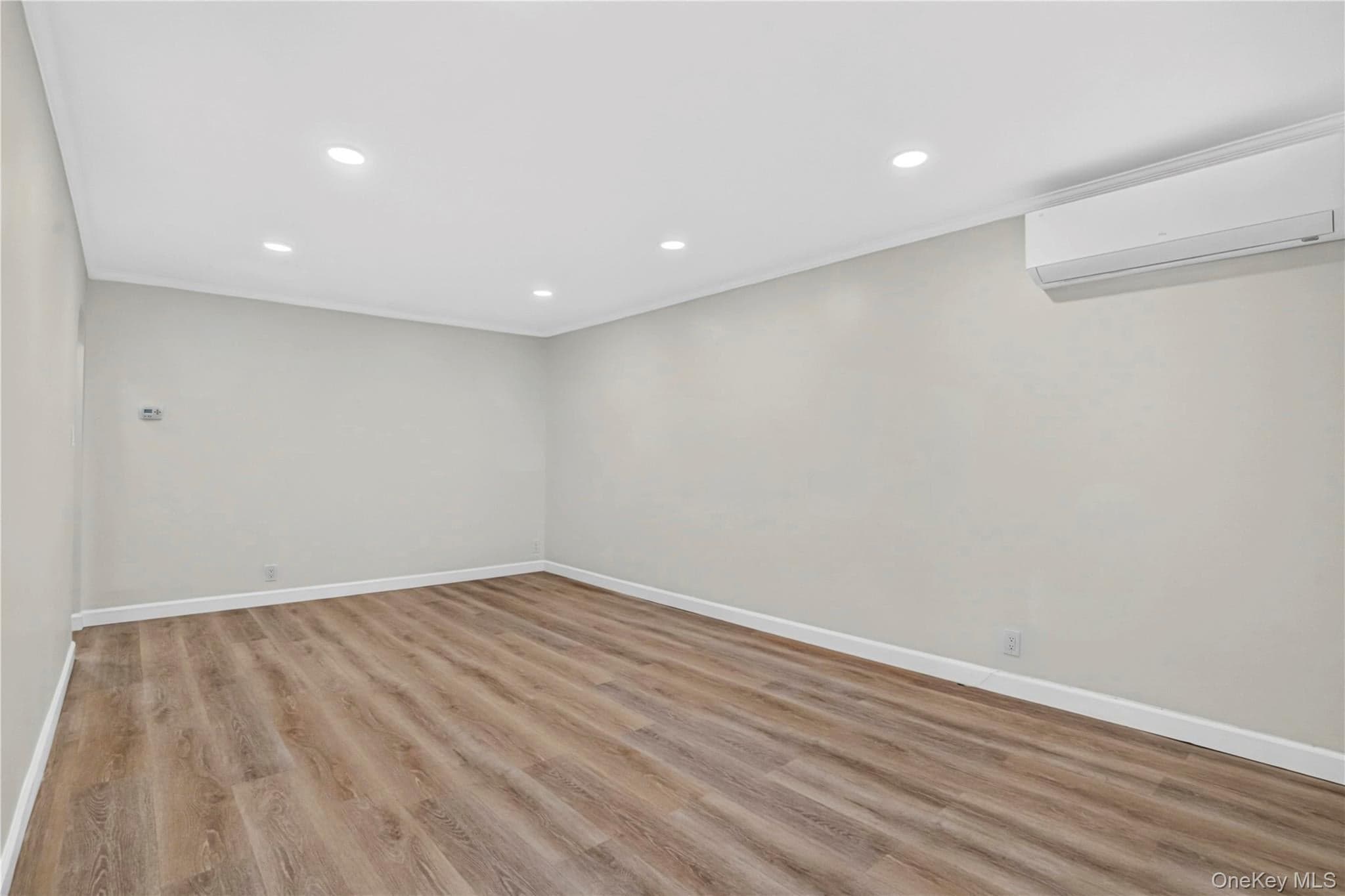8953 Vanderveer Street thumbnail 4