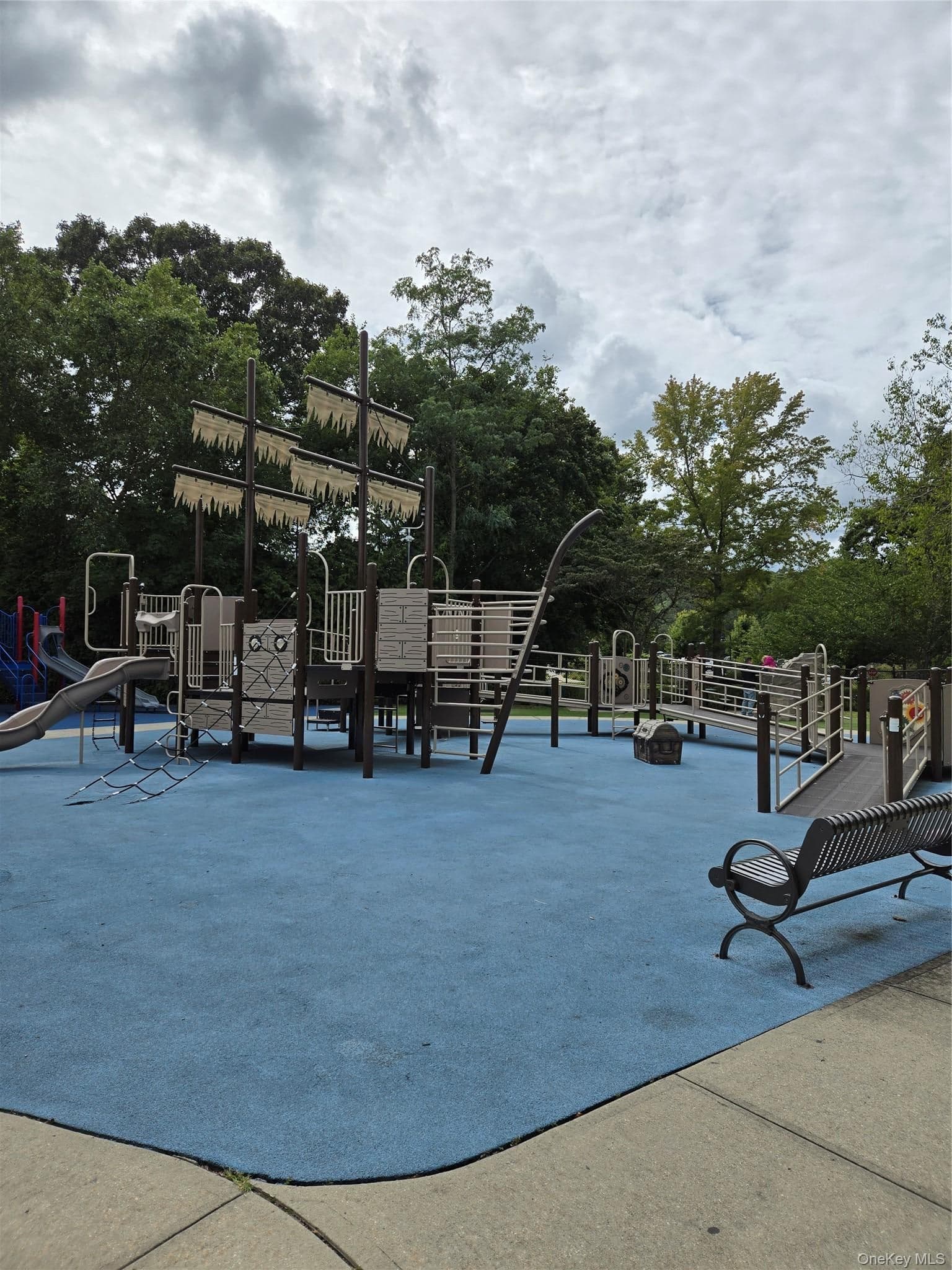 111 Red Oak Court thumbnail 35