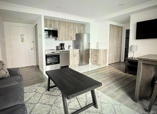 150 W 51 St Unit: 1032, New York (manhattan)