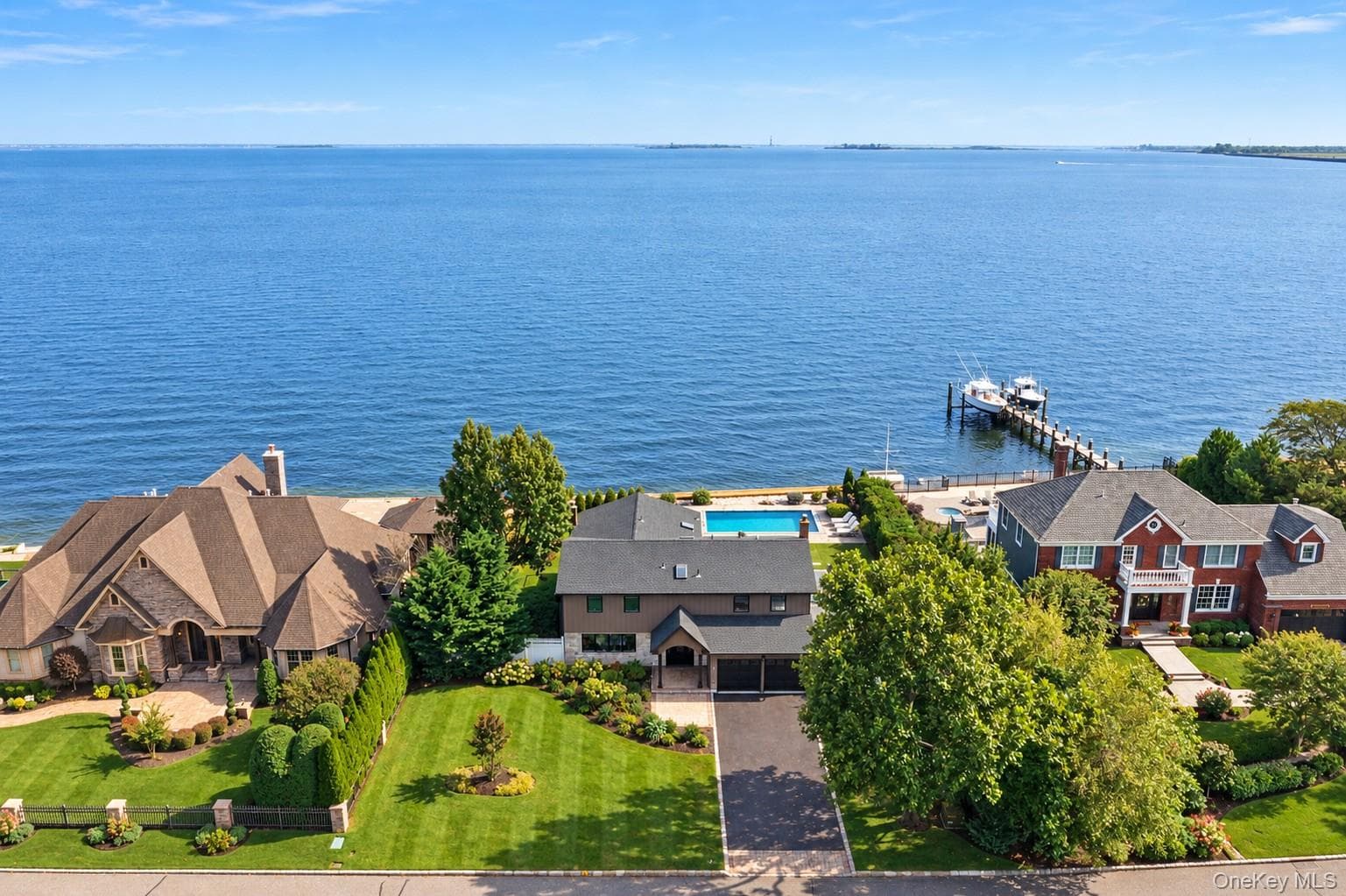 8 Shoal Drive photo 1