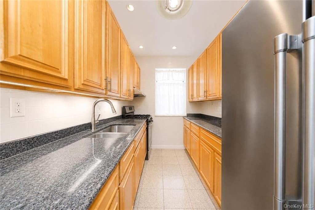 2343 E 22nd Street thumbnail 11