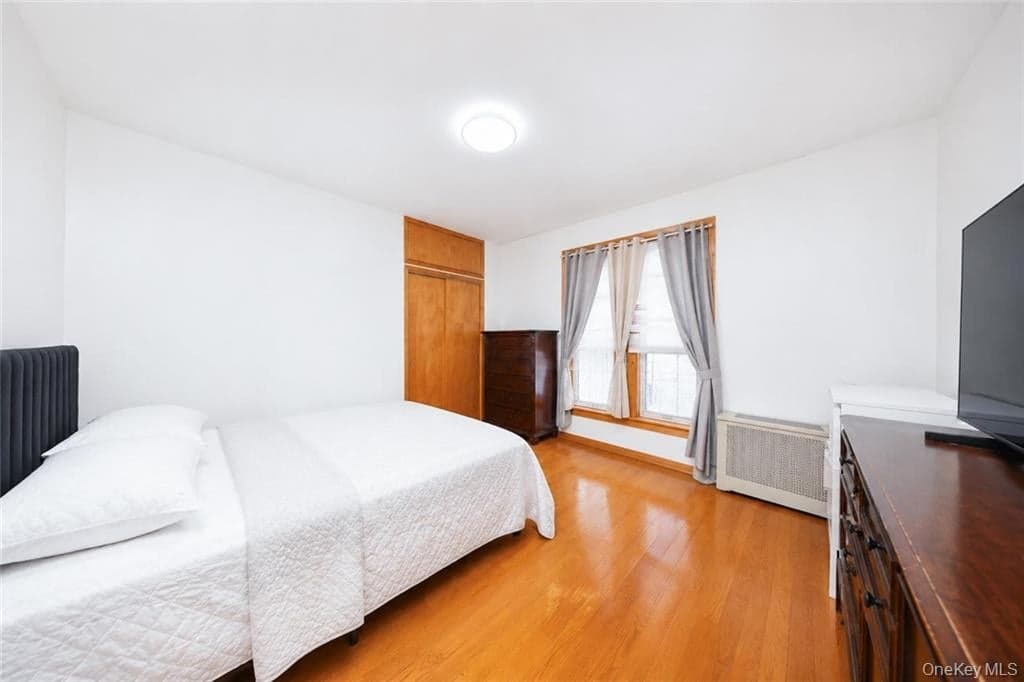 2343 E 22nd Street thumbnail 18