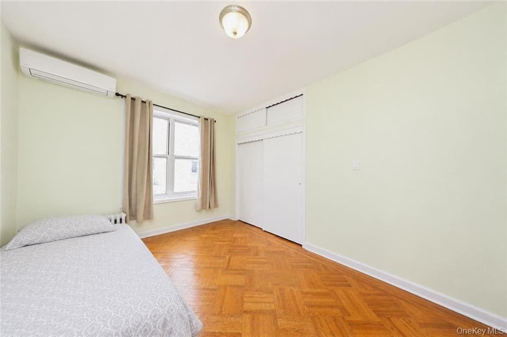 2343 E 22nd Street thumbnail 17