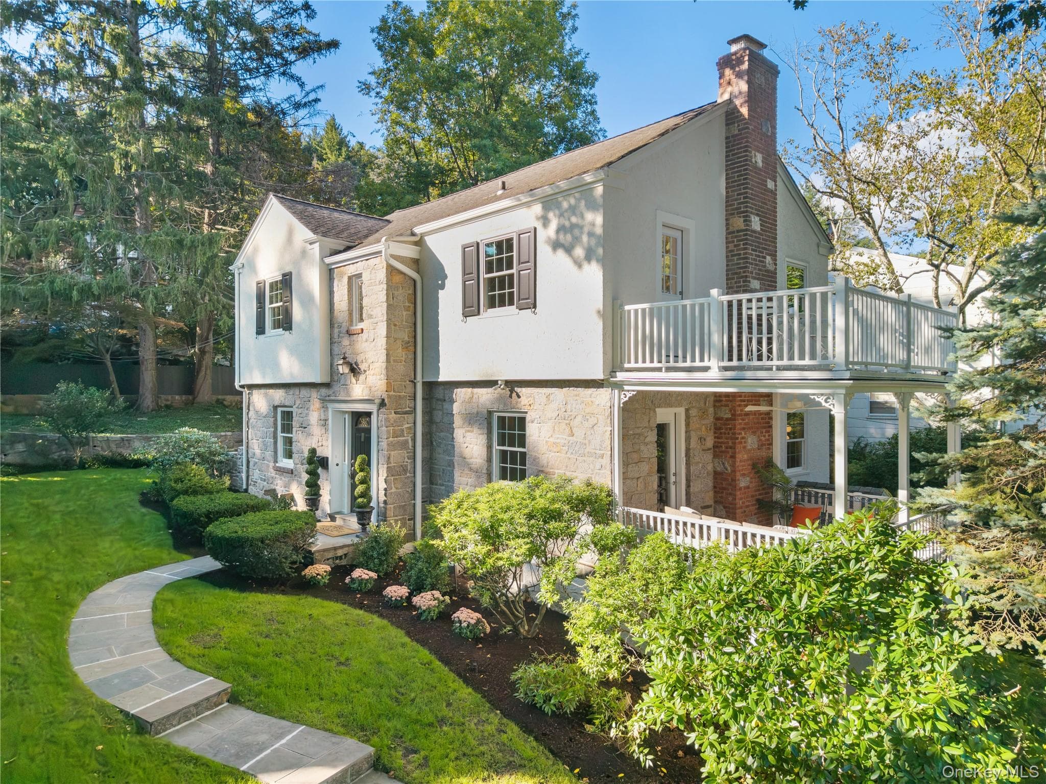 41 Thornbury Road, Scarsdale