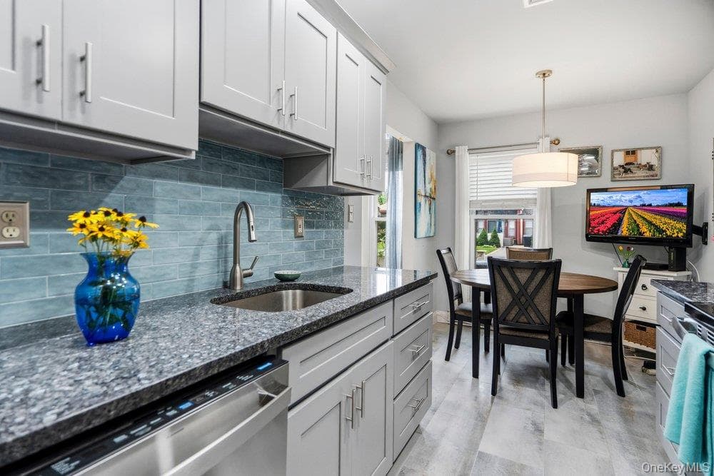 705 Alden Court thumbnail 18