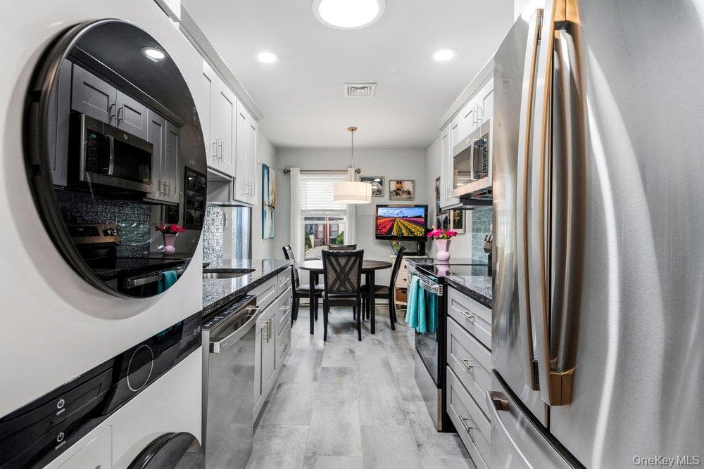 705 Alden Court thumbnail 16
