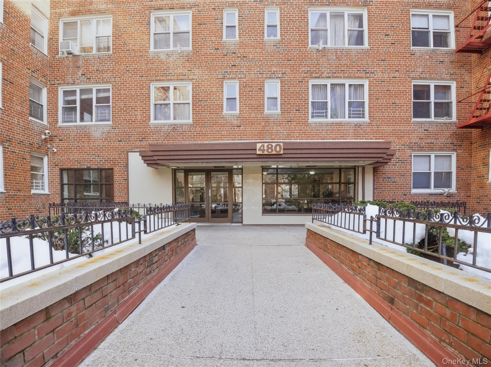 480 Riverdale Avenue Unit: 4U photo 1