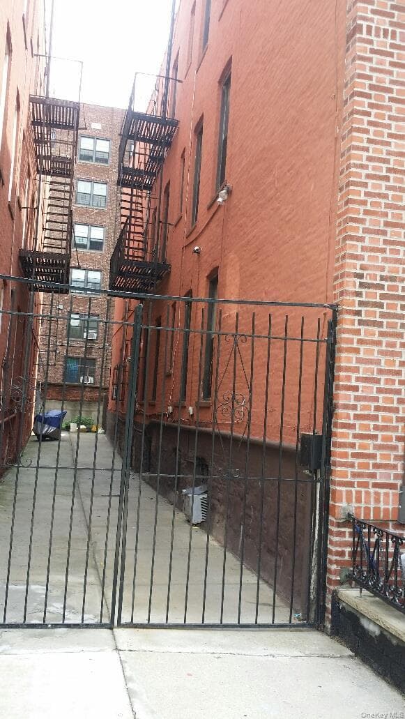 315 E 94th Street thumbnail 4