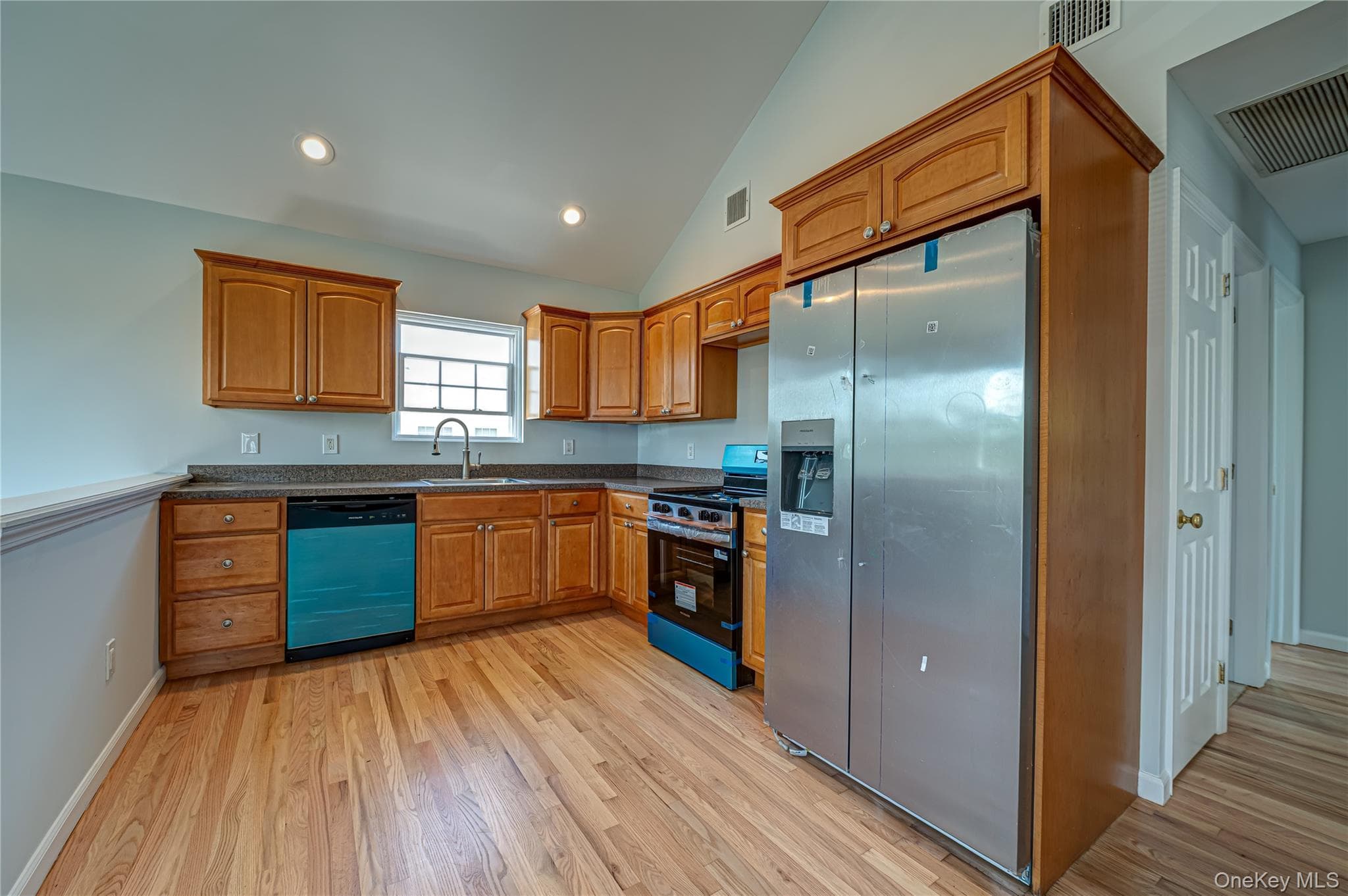 2163 Sunrise Highway thumbnail 5