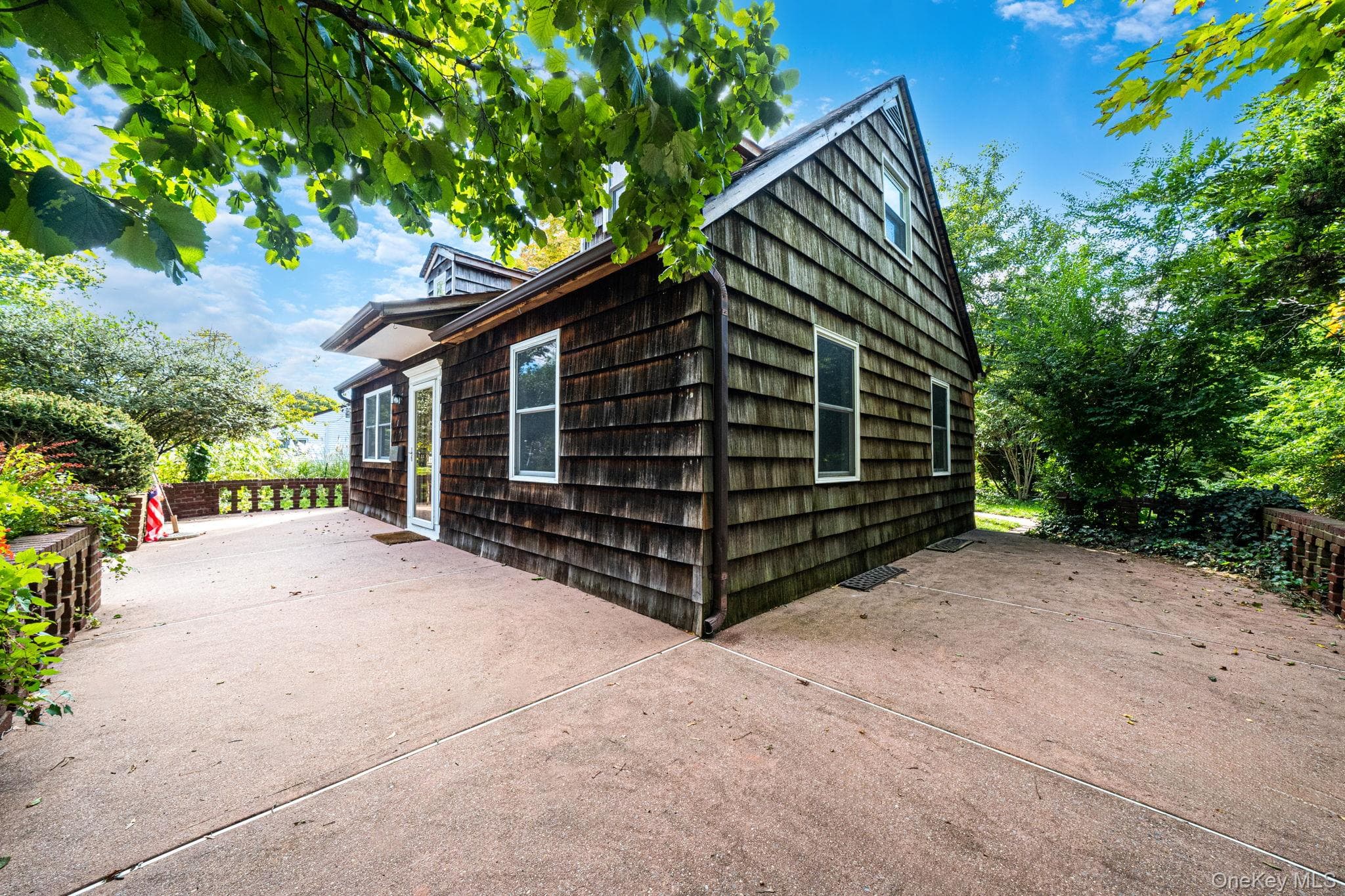 1041 Joselson Avenue thumbnail 5