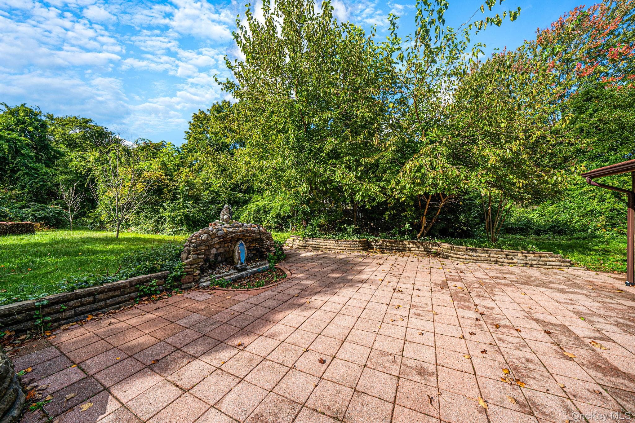 1041 Joselson Avenue thumbnail 9