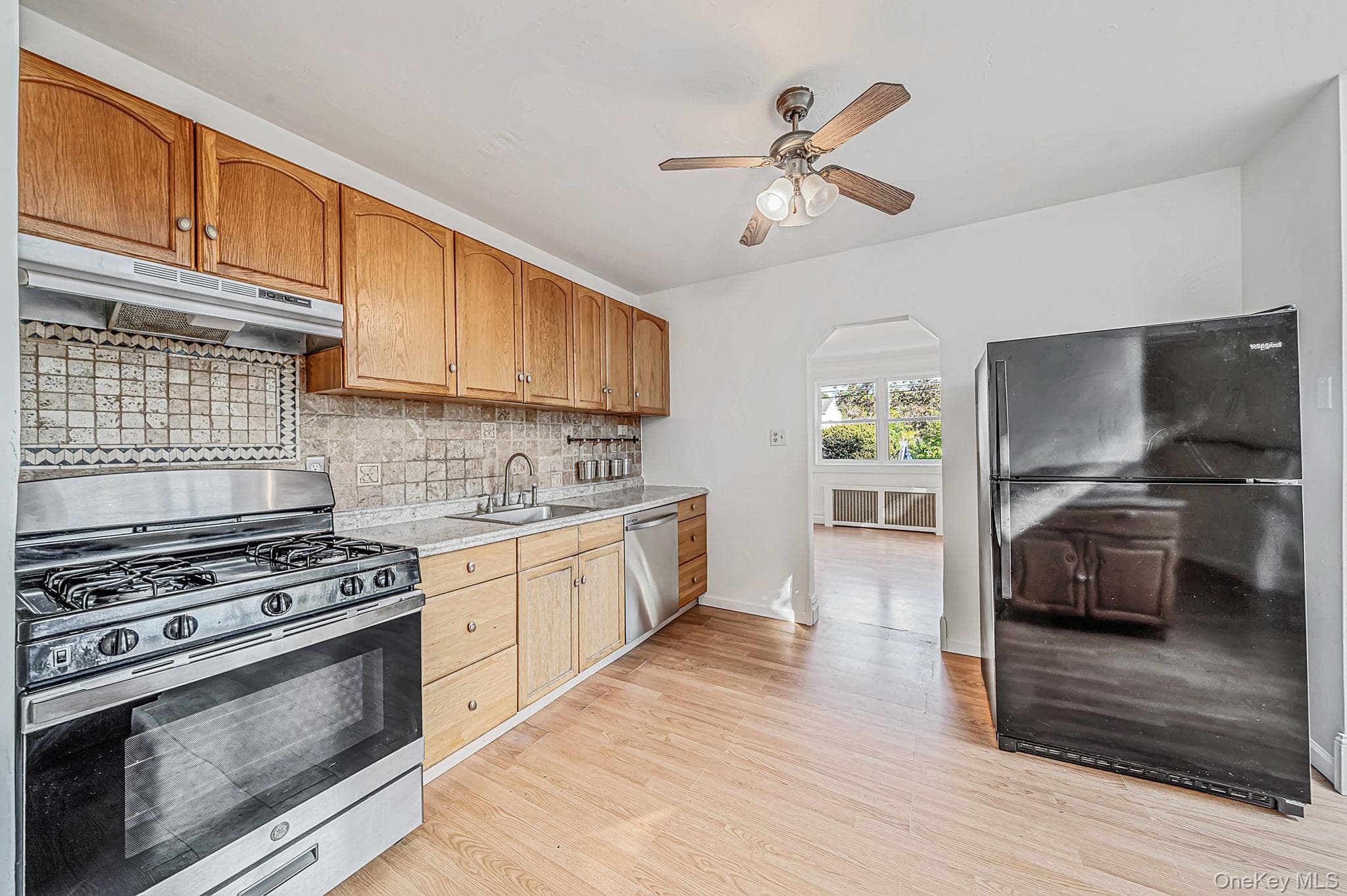 1041 Joselson Avenue thumbnail 13