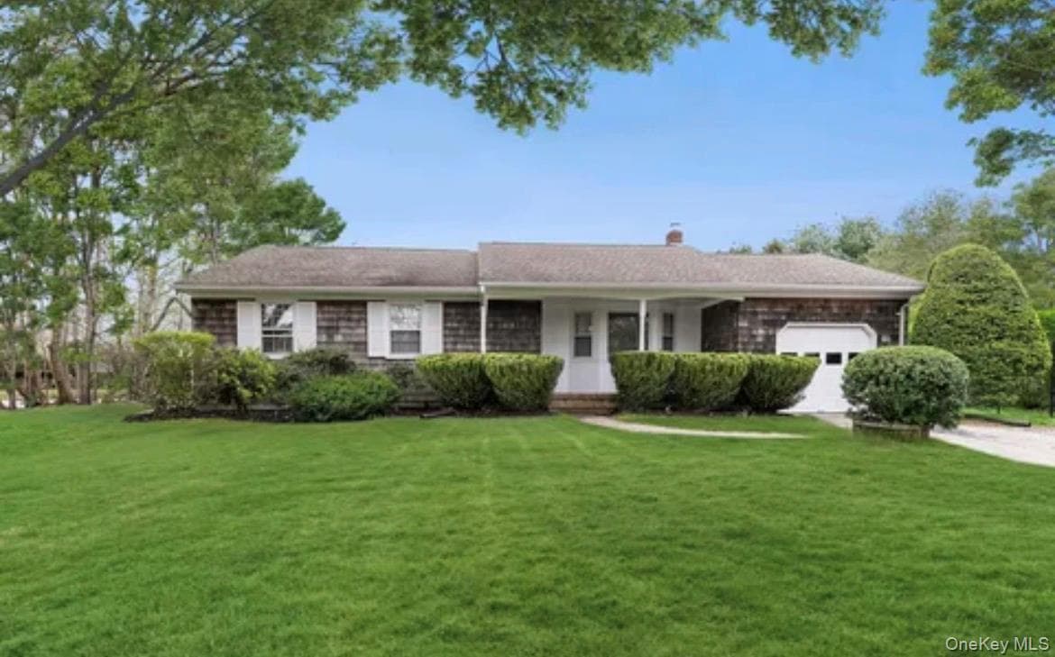 1 Boxwood Street, East Hampton