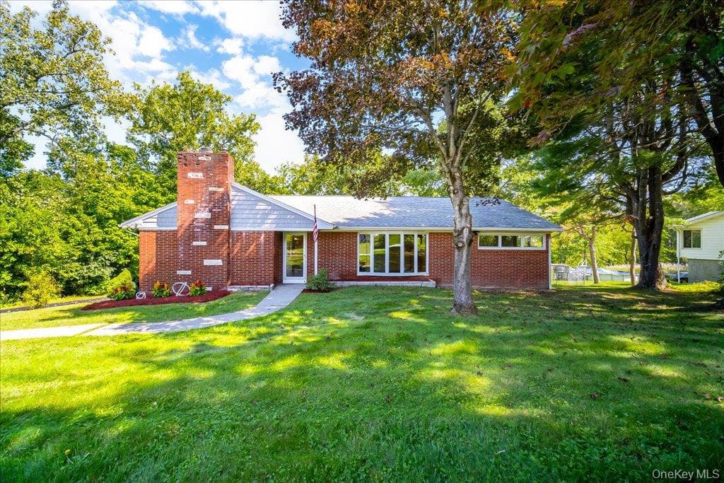 23 Mcintosh Drive, Poughkeepsie