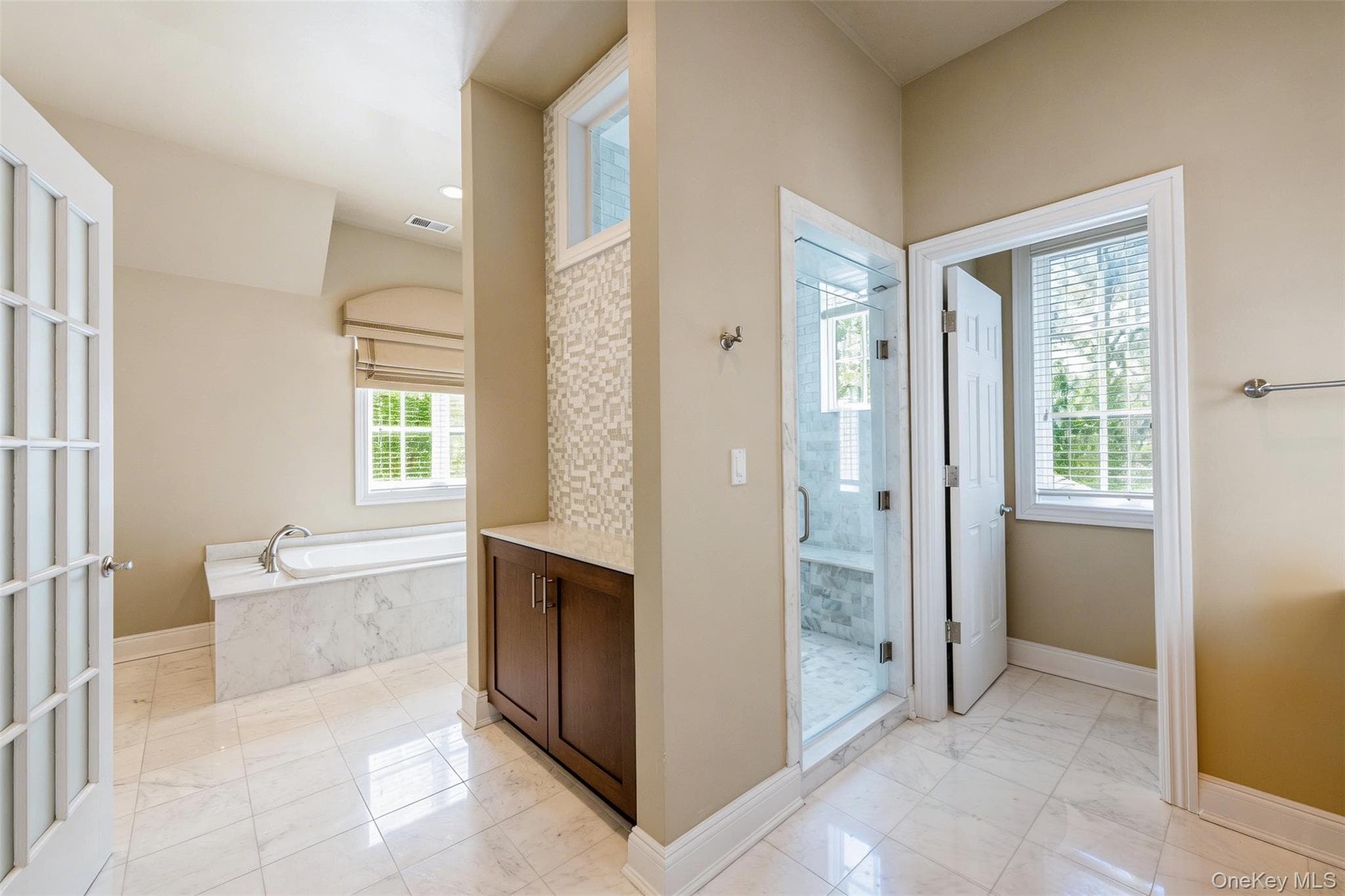 9 Earle Drive thumbnail 17