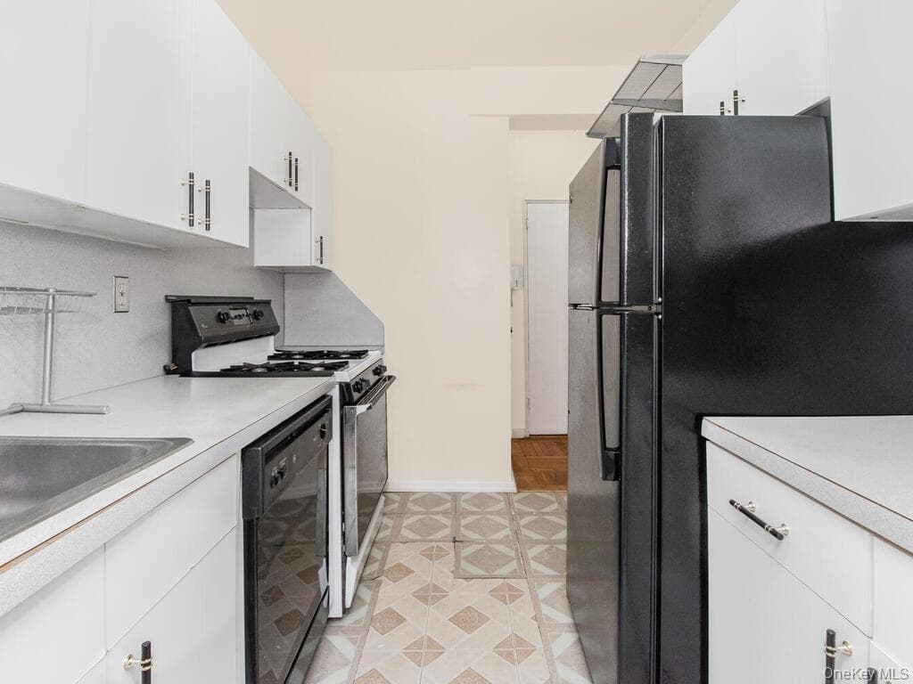 679 W 239th Street Unit: 1C thumbnail 3