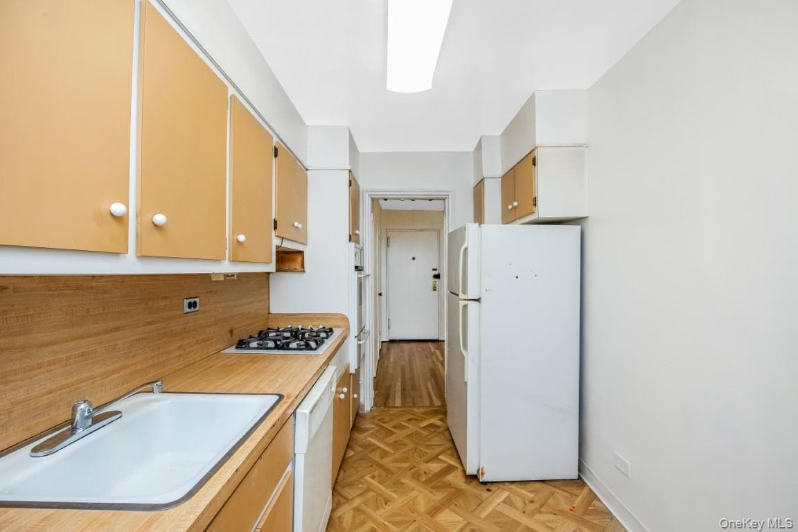 18-40 211th Street Unit: 4A thumbnail 14