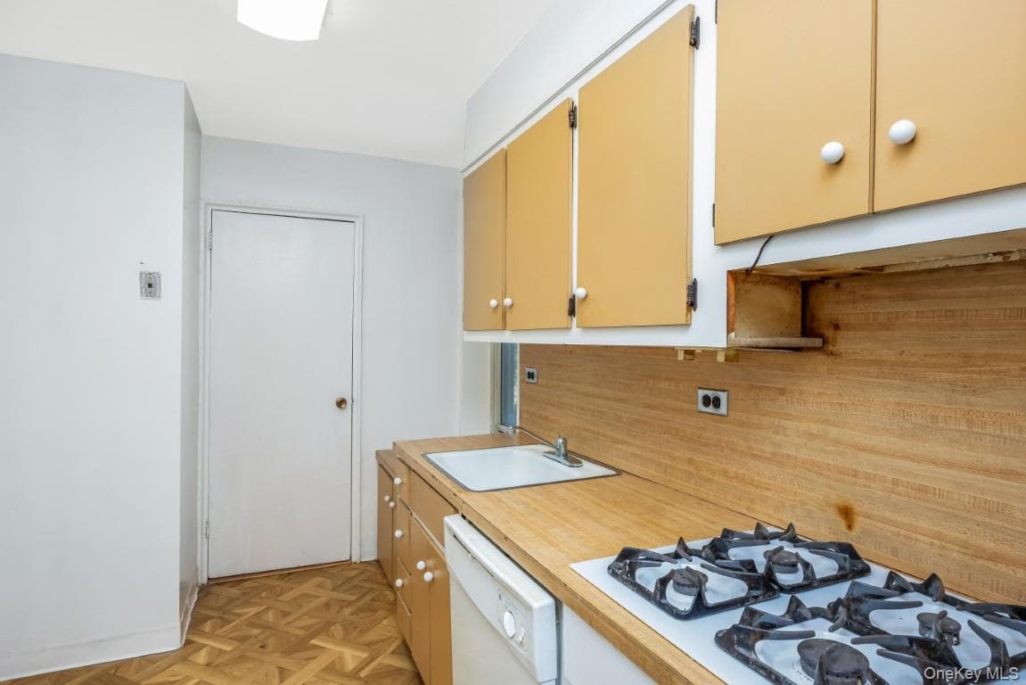 18-40 211th Street Unit: 4A thumbnail 13