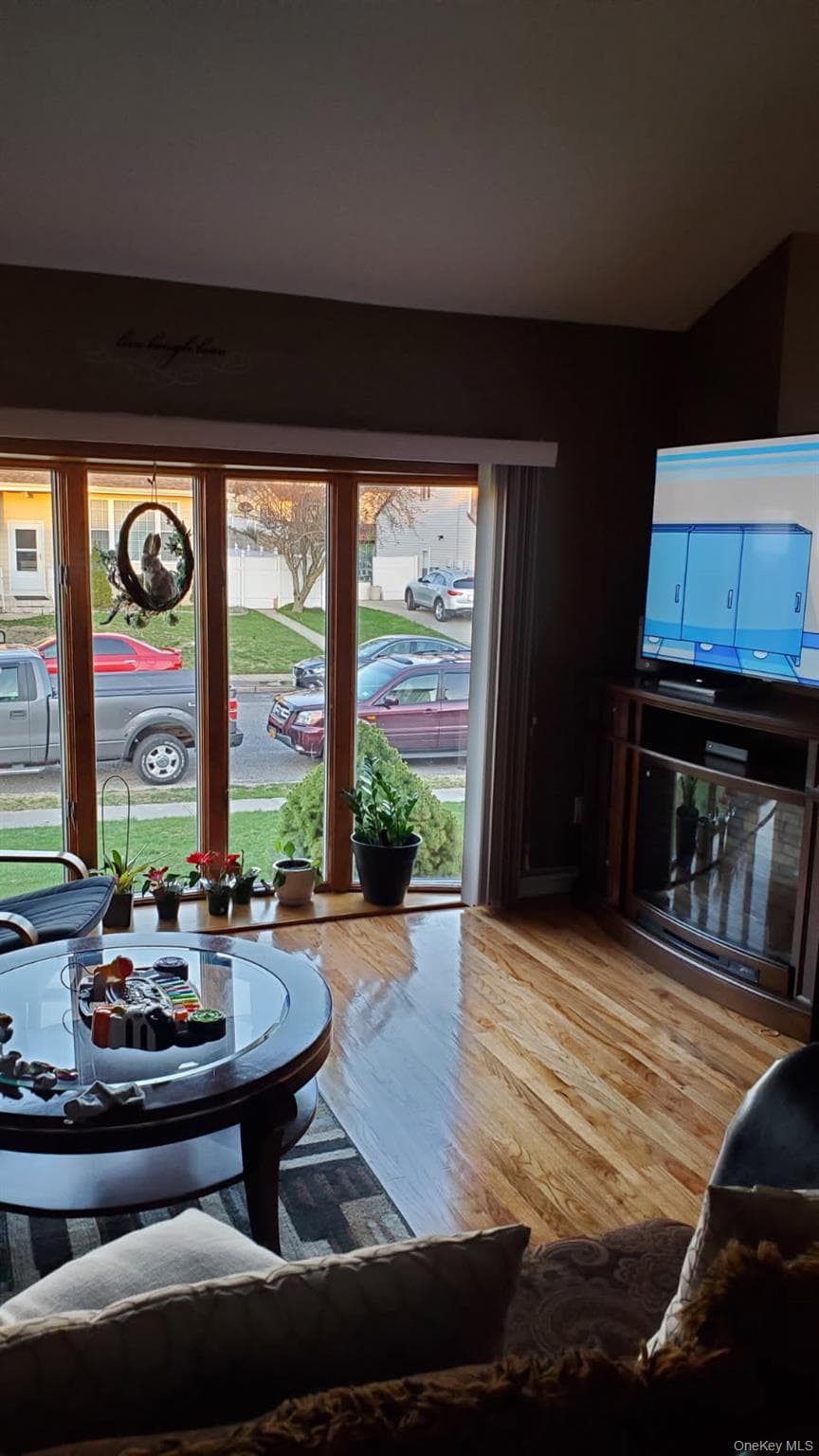 160 Bark Avenue thumbnail 5